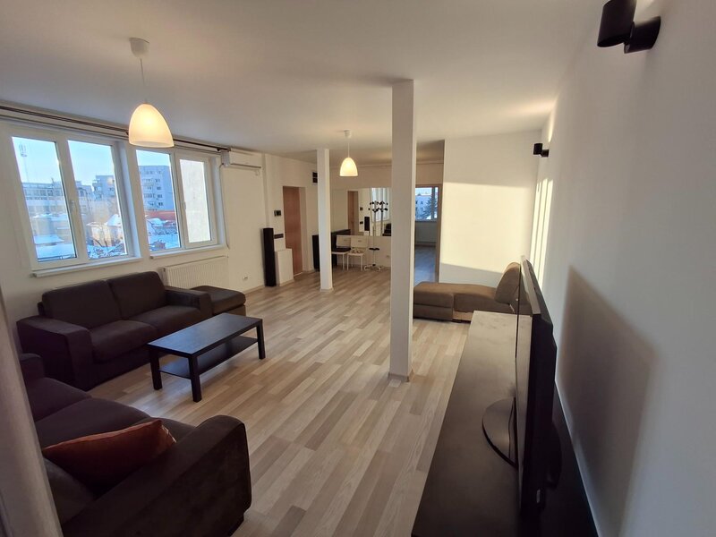 Dorobanti- Caragiale, Apartament 3 camere in vila